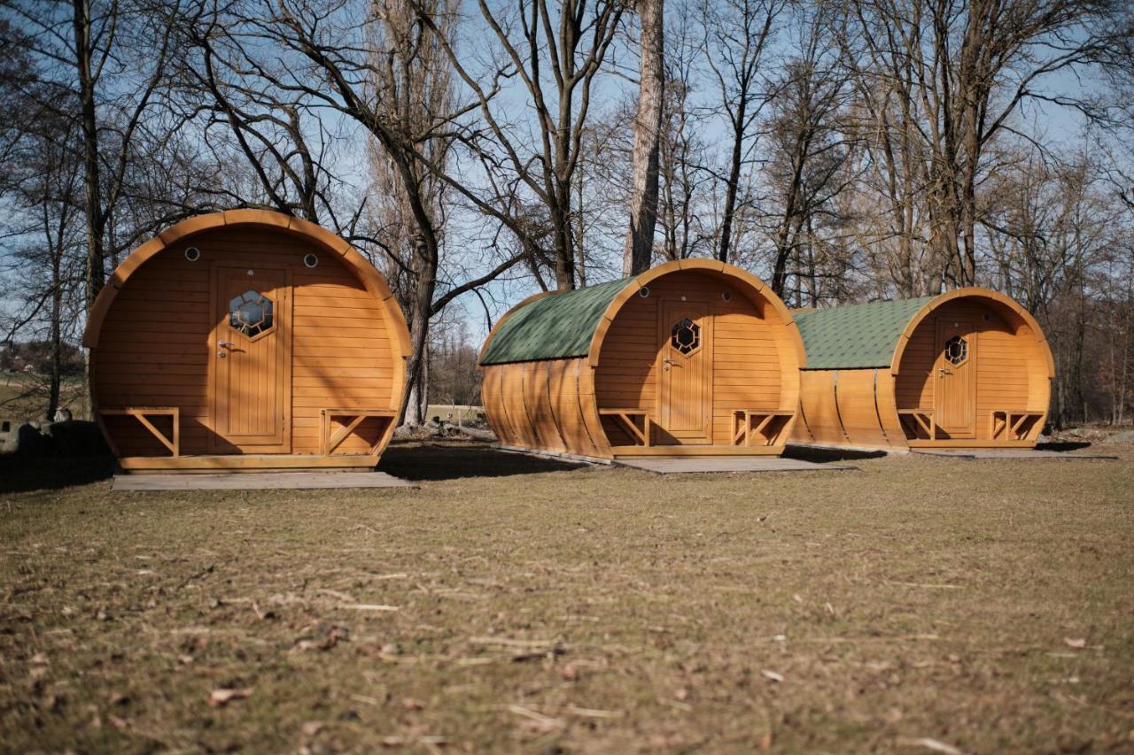 Viking Houses Strnadovsky Mlyn Jesenice  エクステリア 写真